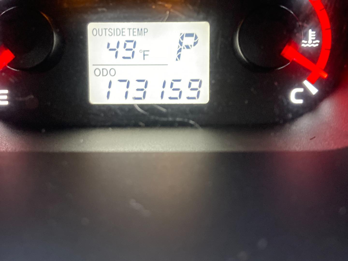 2009 Bright Silver Met Pontiac Vibe 2.4L (5Y2SP67099Z) with an 2.4L L4 DOHC 16V engine, 4-Speed Automatic Overdrive transmission, located at 1800 South Ihm Blvd, Freeport, IL, 61032, (815) 232-5543, 42.278645, -89.607994 - Photo#5